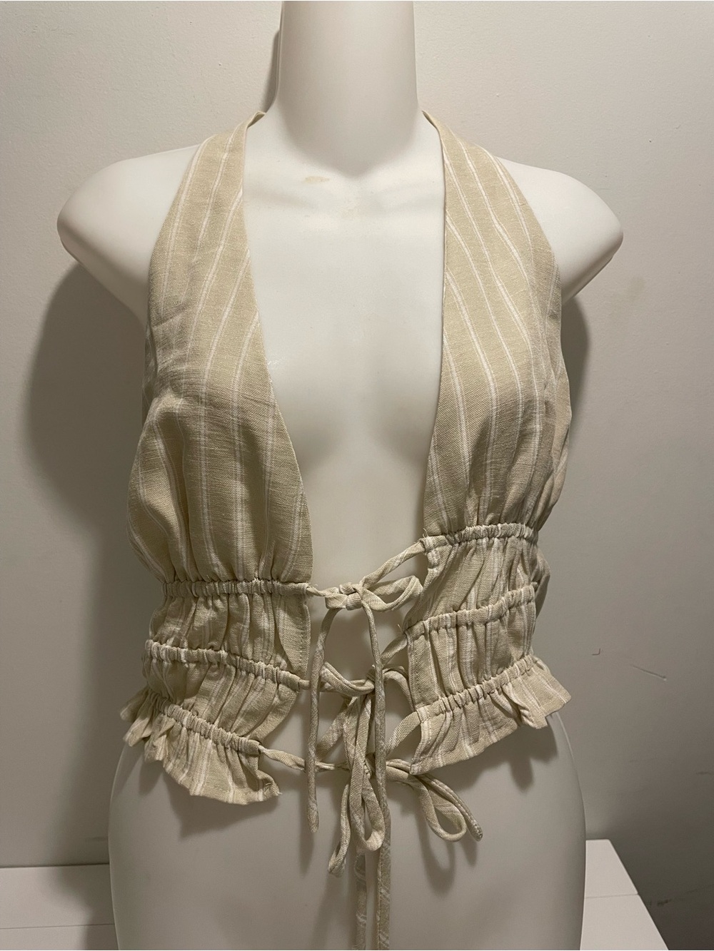 One Clothing Los Angeles Brand Size Small Crop Top Halter Style Tie Front Top